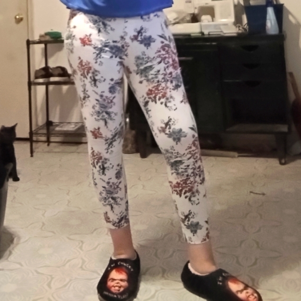 Womens Skinny Stretch leggings pants sz Med (6-8) White flowers print lounge